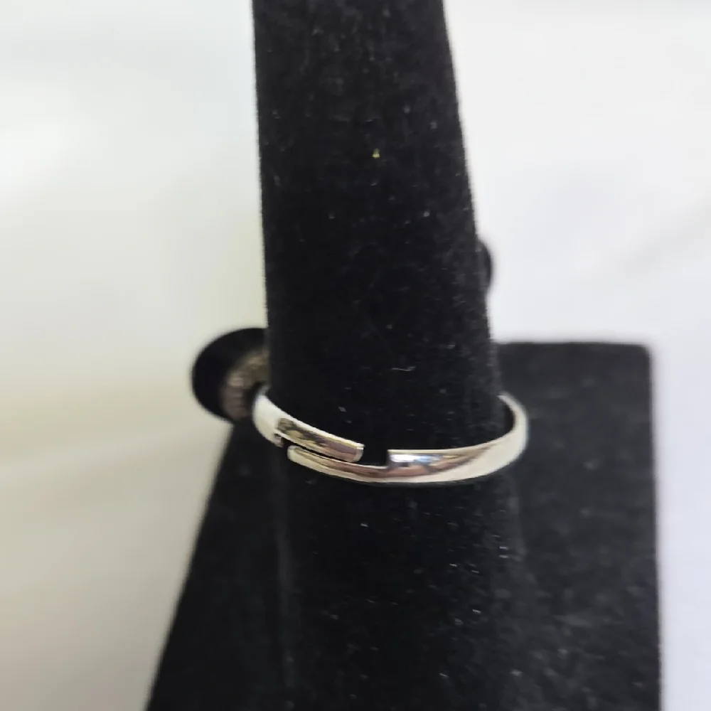 Silver Tone Flower Ring,‎ Adjustable